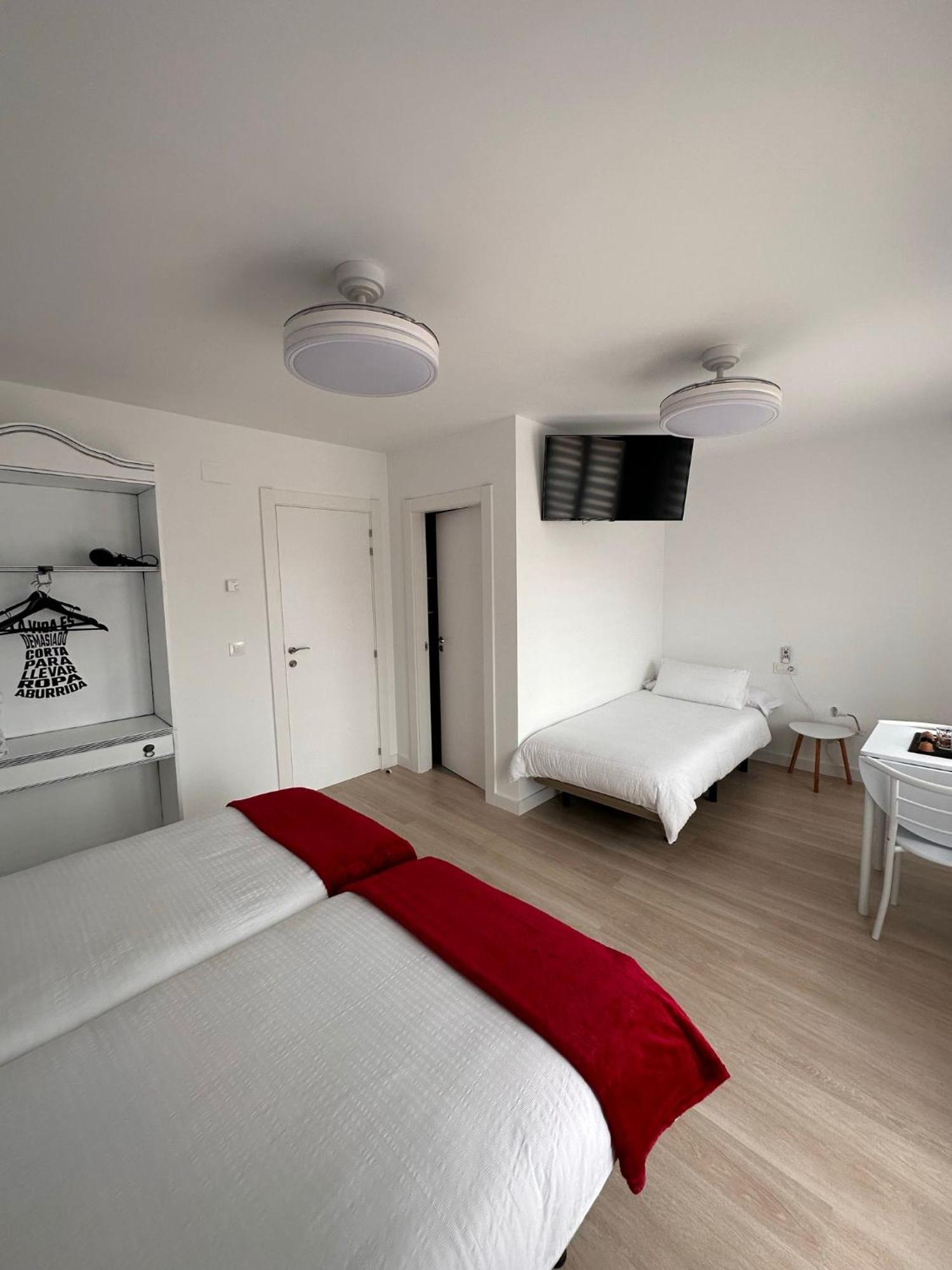 Hostal A La Sombra Del Laurel Navarrete Exterior foto