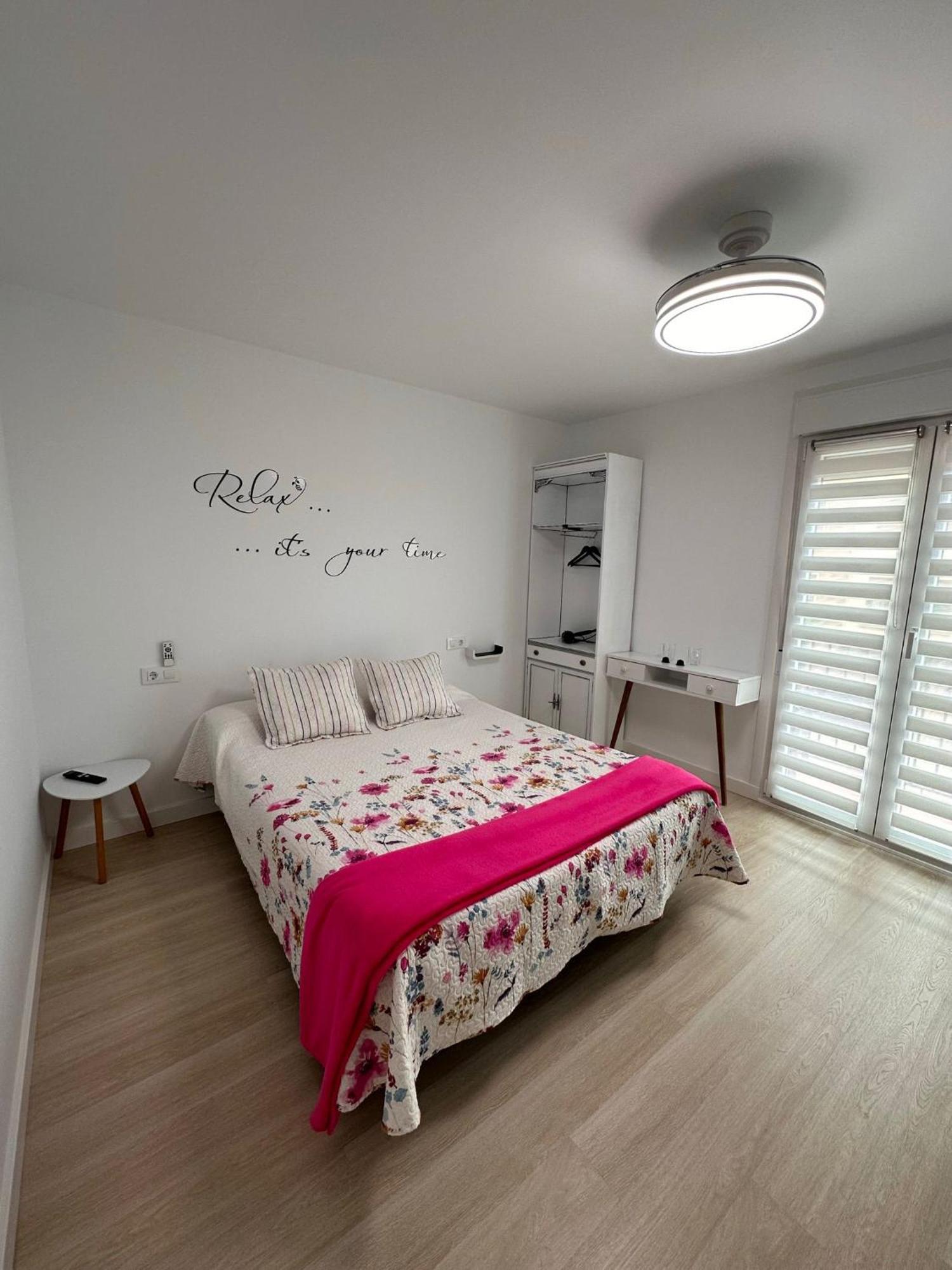 Hostal A La Sombra Del Laurel Navarrete Exterior foto